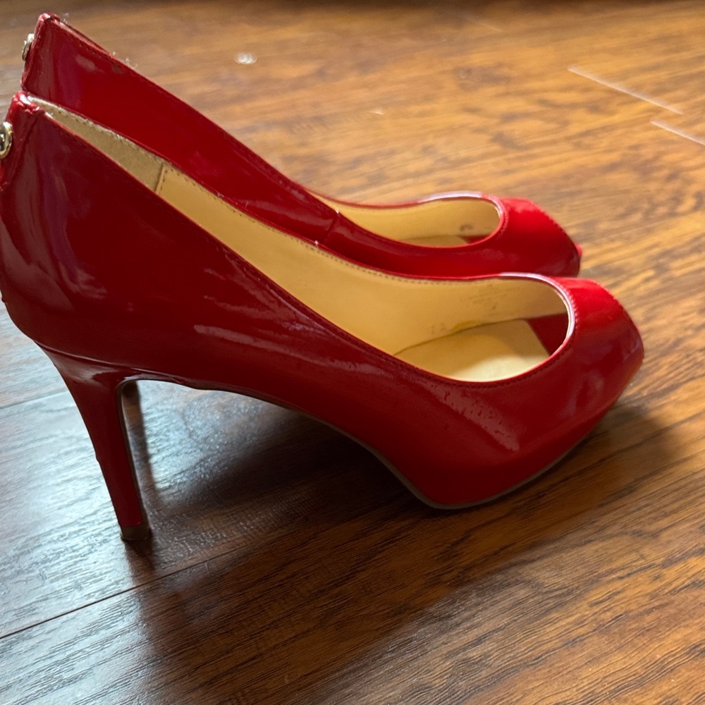Liz Claiborne Vibrant Red Heels